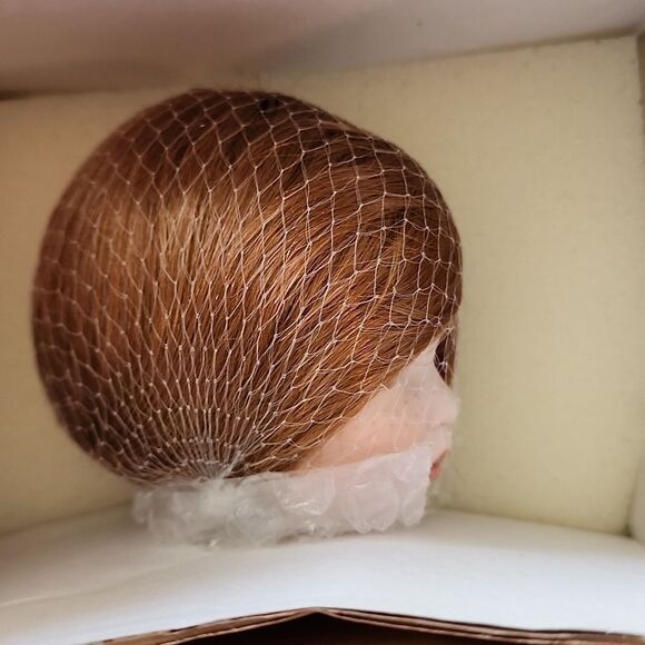 Marie Osmonds Autumn Harvest Limited Edition Porcelean Doll New In Box - Picture 5 of 13